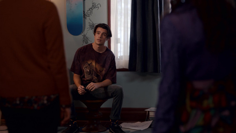 Adidas Sneakers of Felix Mallard as Marcus Baker in Ginny & Georgia S02E01 Welcome Back, Bitches! (2023)