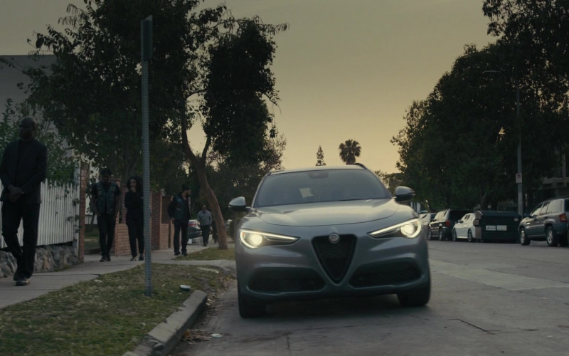 Alfa Romeo SUV in Truth Be Told S03E02 Her Armed With Sorrow Sore (1)
