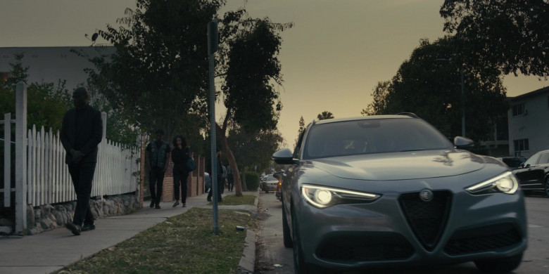 Alfa Romeo SUV in Truth Be Told S03E02 Her Armed With Sorrow Sore (2)