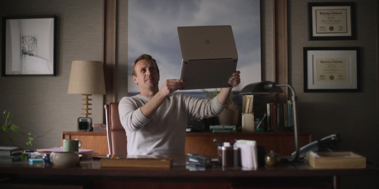 Apple MacBook Laptop Used by Jason Segel as Jimmy Laird in Shrinking S01E02 Fortress of Solitude (2)
