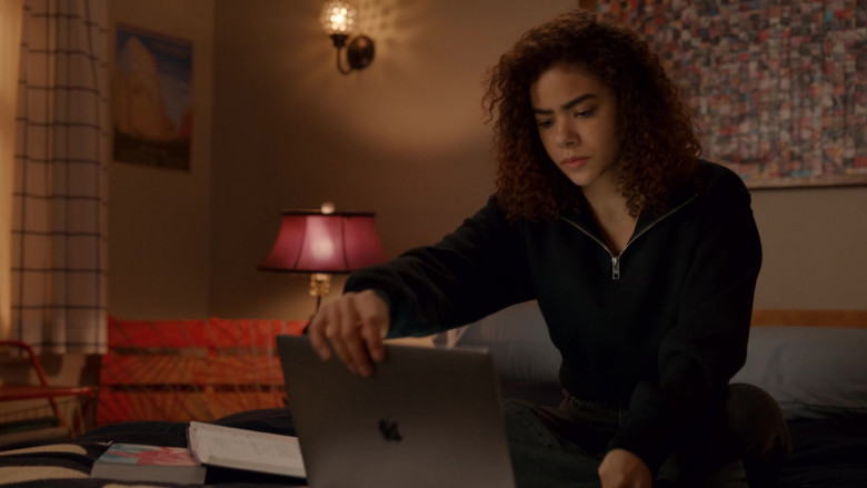 Apple MacBook Laptop of Antonia Gentry in Ginny & Georgia S02E02 Why Does Everything Have to Be So Terrible, All the Time, Forever (2)