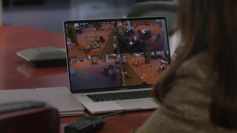 Apple MacBook Pro Laptop in The Rookie S05E10 The List (2)