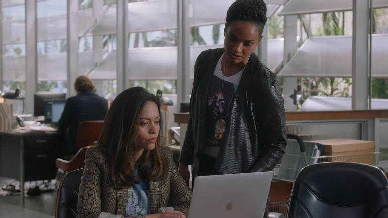 Apple MacBook Pro Laptop in The Rookie S05E10 The List (3)