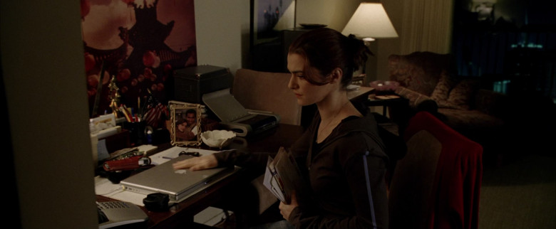 Apple PowerBook G4 Laptop of Rachel Weisz as Angela Dodson in Constantine (2005)