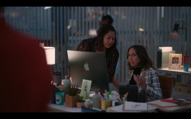 Apple iMac All-In-One Computers in The L Word Generation Q S03E09 Quiet Before the Storm (1)