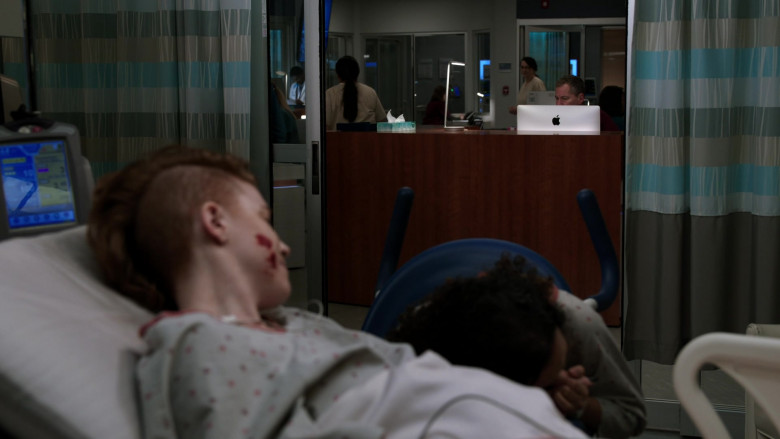 Apple iMac Computers in Chicago Med S08E12 We All Know What They Say About Assumptions (10)