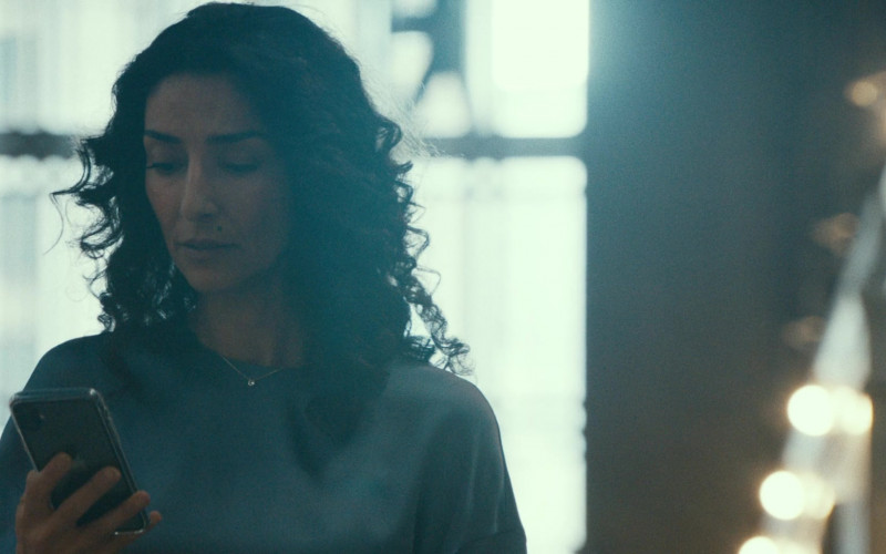 Apple iPhone Smartphone of Necar Zadegan as Evelyn Foley in Mayor of Kingstown S02E03 Five at Five (2023)