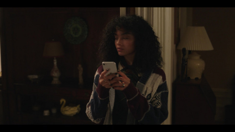 Apple iPhone Smartphones in Gossip Girl S02E08 Y Lu's Mama Tambien (1)