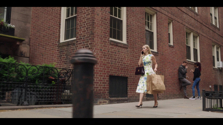 Bloomingdales Medium Brown Bags in Gossip Girl S0207 Dress Me Up! Dress Me Down (1)