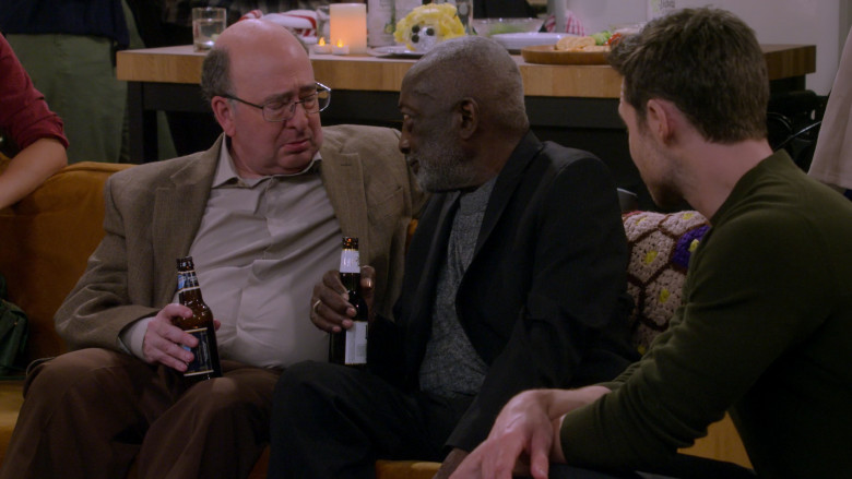 Blue Moon Brewing Co. and Miller Lite Beer in How I Met Your Father S02E02 Midwife Crisis (2)