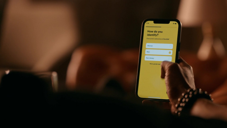 Bumble Online Dating Application in Ginny & Georgia S02E01 Welcome Back, Bitches! (2023)