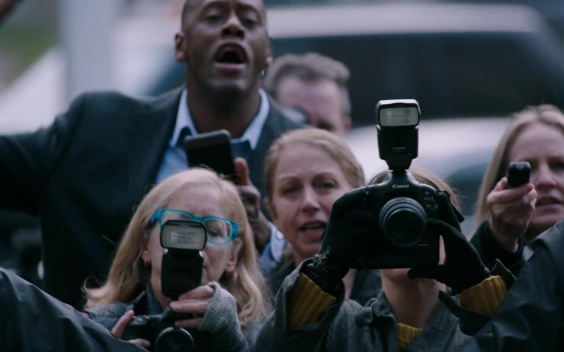 Canon Camera in The Resident S06E13 All Hands on Deck (2023)