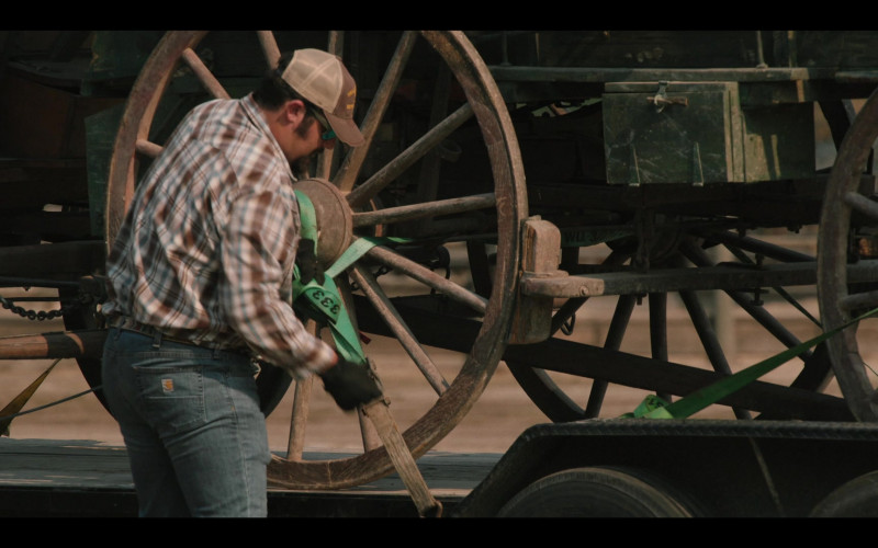 Carhartt Men's Jeans in Yellowstone S05E08 A Knife and No Coin (2023)