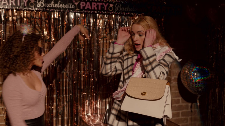 Coach Handbag of Brianne Howey in Ginny & Georgia S02E07 We're Going to Serenade the Shit Out of You (2)
