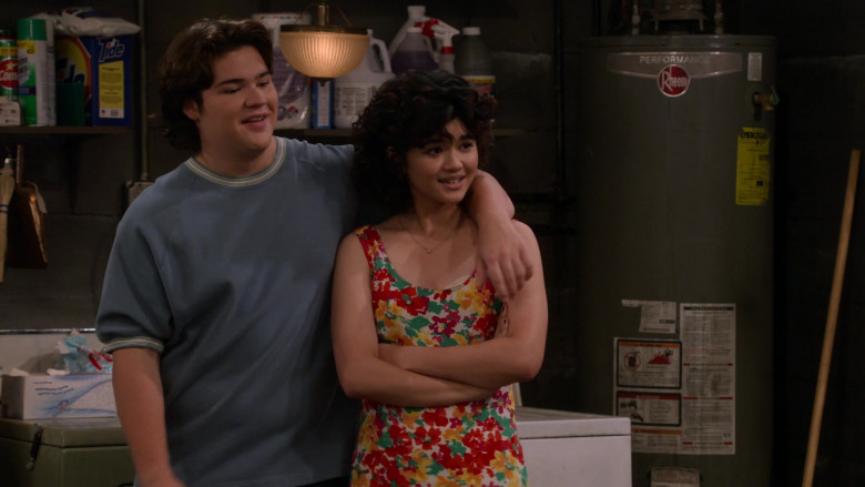 Comet, Tide and Rheem in That '90s Show S01E03 Lip Smackers (2023)