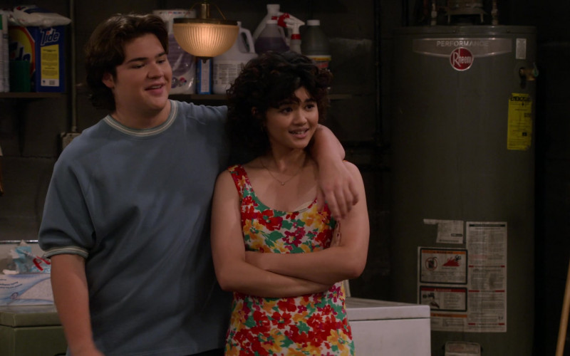 Comet, Tide and Rheem in That '90s Show S01E03 "Lip Smackers" (2023)