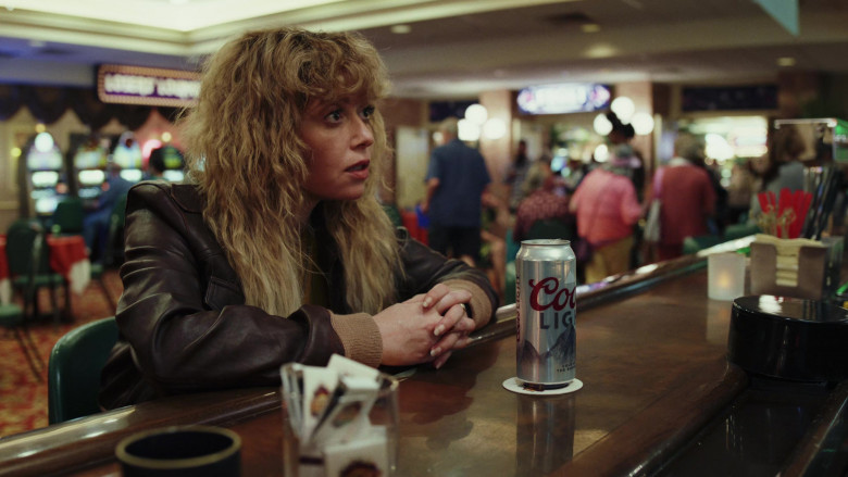 Coors Light Beer Enjoyed by Natasha Lyonne as Charlie Cale in Poker Face S01E01 Dead Man's Hand (8)