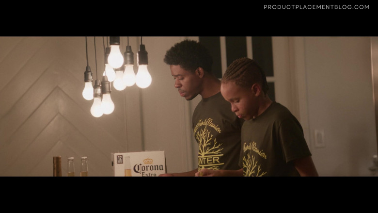 Corona Extra Beer in Snap S01E01 Willie Lynch (2023)