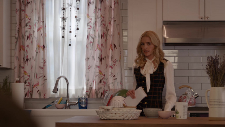Dawn Dishwashing Liquid in Ginny & Georgia S02E02 Why Does Everything Have to Be So Terrible, All the Time, Forever (2023)