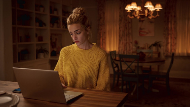 Dell Laptop of Brianne Howey in Ginny & Georgia S02E03 What Are You Playing at, Little Girl (1)