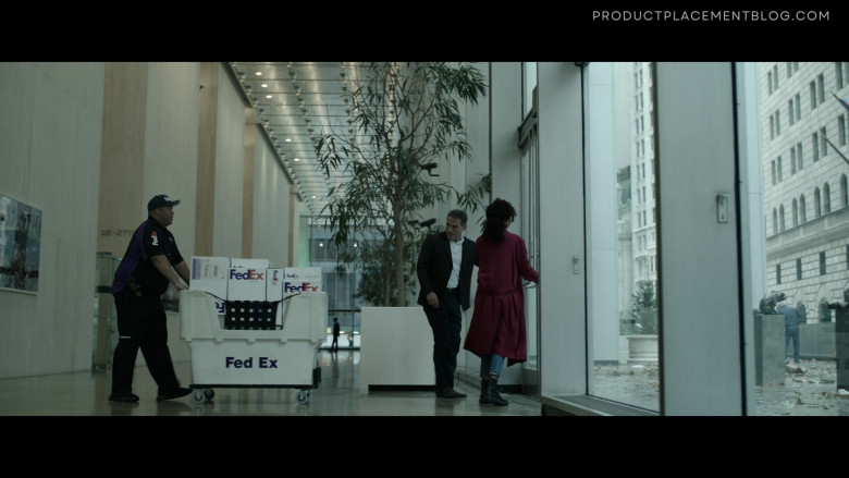 FedEx in Kaleidoscope S01E08 White The Heist (6)