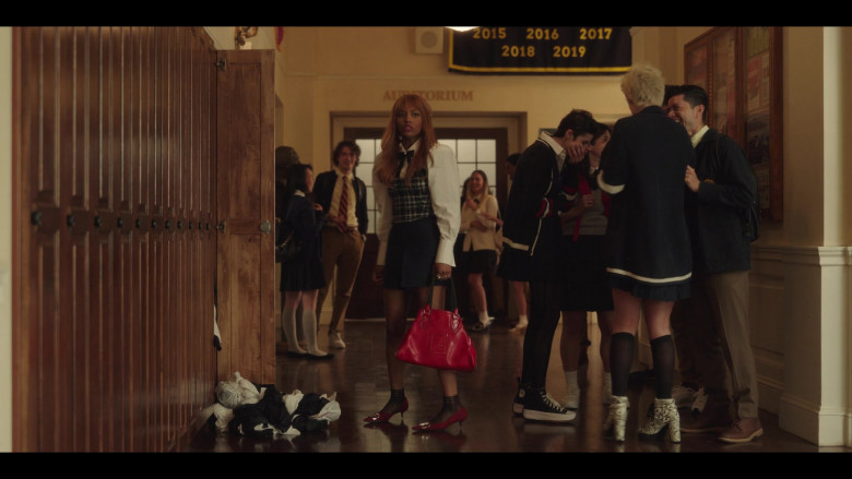 Fendi Bag and Converse Shoes in Gossip Girl S02E08 Y Lu's Mama Tambien (2023)