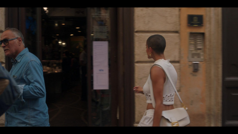 Fendi White Shoulder Bag of Jordan Alexander as Julien Calloway in Gossip Girl S02E10 I Am Gossip (1)