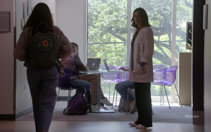 Fjallraven Kanken Classic Backpack and Apple MacBook Laptop in Leverage Redemption S02E10 The Work Study Job (2023)