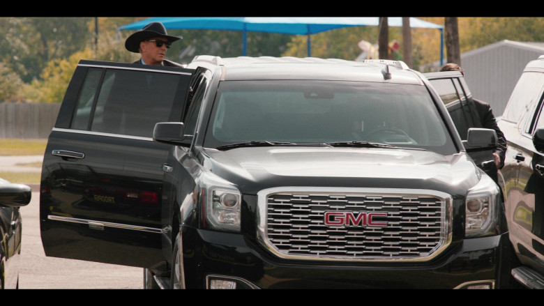 GMC SUV in Yellowstone S05E08 A Knife and No Coin (2023)