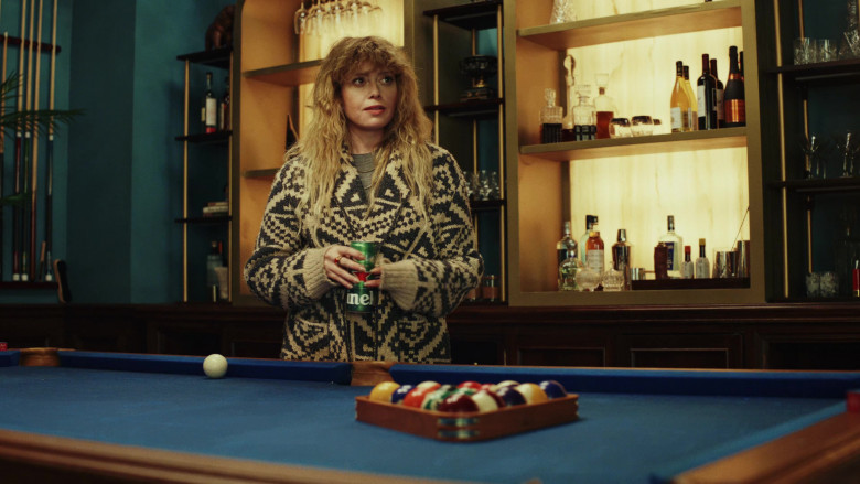 Heineken Beer Enjoyed by Actress Natasha Lyonne as Charlie Cale in Poker Face S01E01 Dead Man's Hand (1)