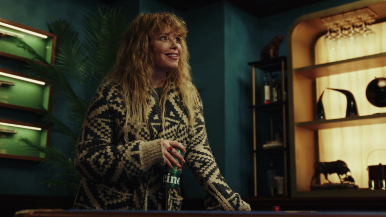 Heineken Beer Enjoyed by Actress Natasha Lyonne as Charlie Cale in Poker Face S01E01 Dead Man's Hand (2)