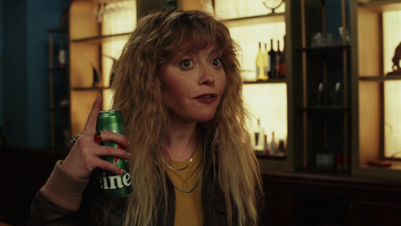 Heineken Beer Enjoyed by Actress Natasha Lyonne as Charlie Cale in Poker Face S01E01 Dead Man's Hand (8)