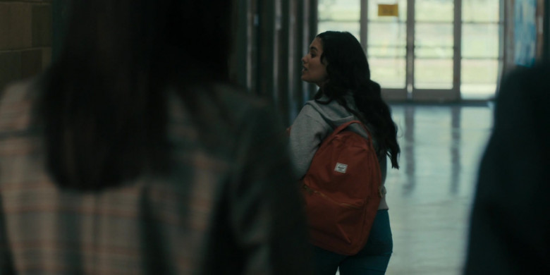 Herschel Backpack in Truth Be Told S03E02 Her Armed With Sorrow Sore (2023)