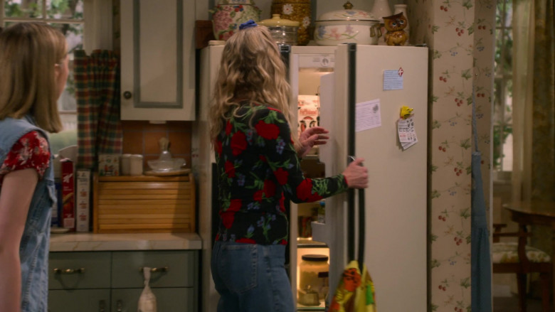 Kellogg's Special K Cereal and Farmland Milk in That '90s Show S01E07 Boyfriend Day One (2023)