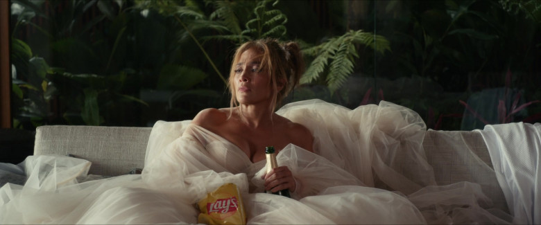 Lay's Chips and Chandon Champagne Enjoyed by Jennifer Lopez as Darcy Rivera in Shotgun Wedding (1)