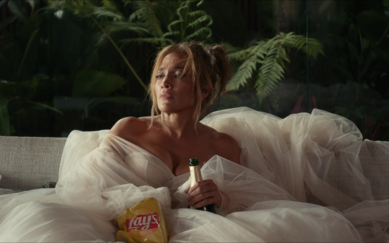 Lay’s Chips and Chandon Champagne Enjoyed by Jennifer Lopez as Darcy Rivera in Shotgun Wedding (1)