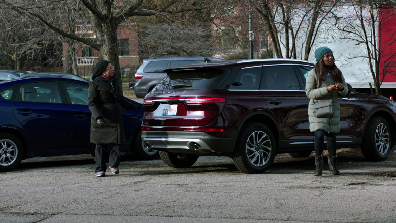 Lincoln Corsair Car in Chicago Med S08E12 We All Know What They Say About Assumptions (2023)