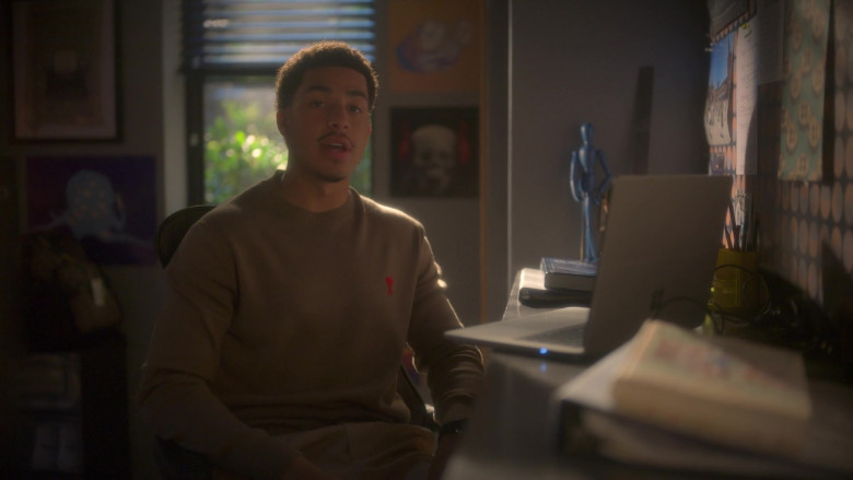 Microsoft Surface Laptop Computers in Grown-ish S05E11 Money Trees (2)
