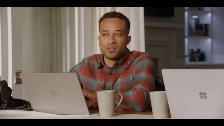 Microsoft Surface Laptops in All American S05E08 Feel So Good (3)