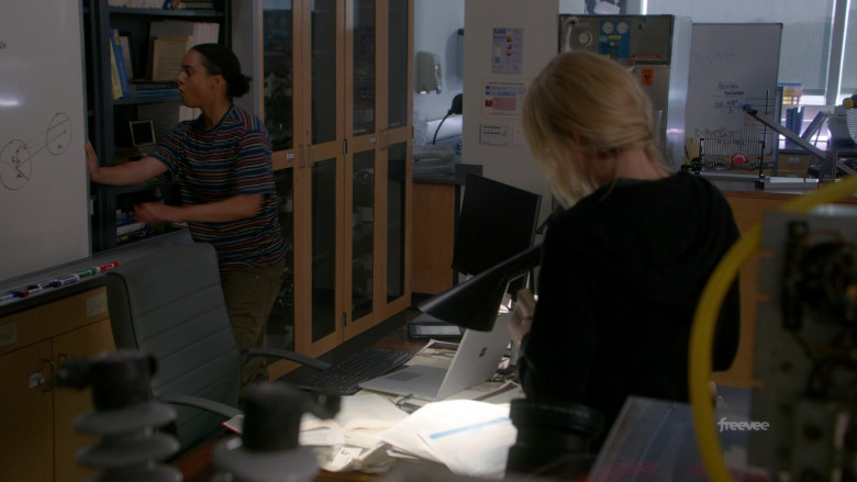 Microsoft Surface Laptops in Leverage Redemption S02E10 The Work Study Job (1)