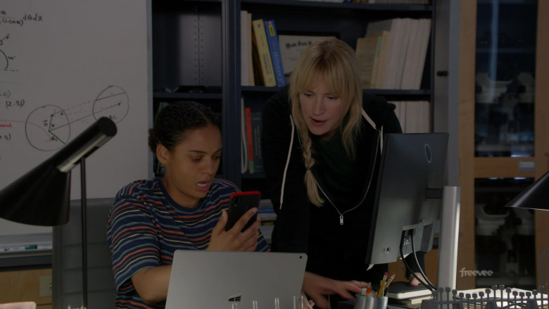 Microsoft Surface Laptops in Leverage Redemption S02E10 The Work Study Job (3)
