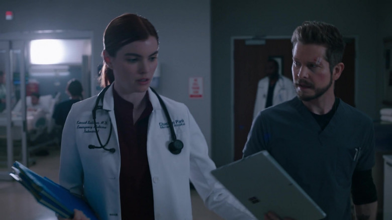 Microsoft Surface Tablets in The Resident S06E11 All In (2)