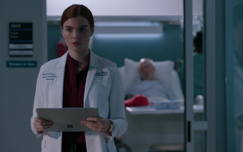 Microsoft Surface Tablets in The Resident S06E11 All In (3)