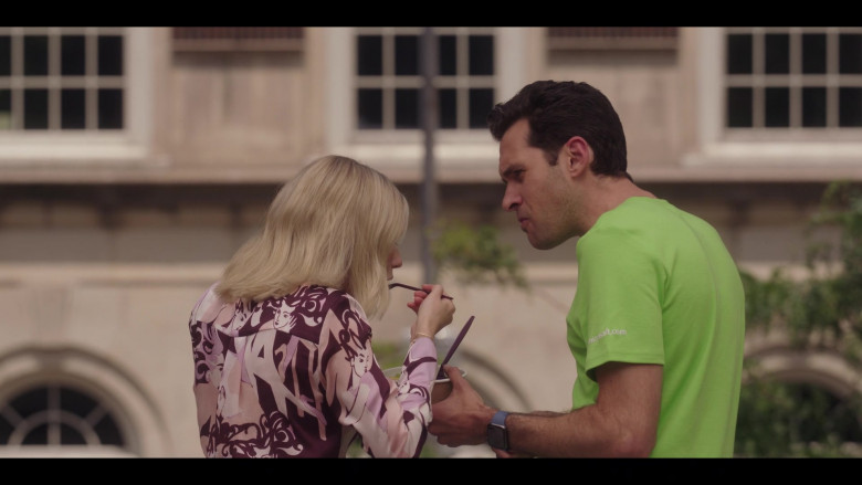 Microsoft.com T-Shirt in Gossip Girl S02E09 I Know What You Did Last Summit (2023)