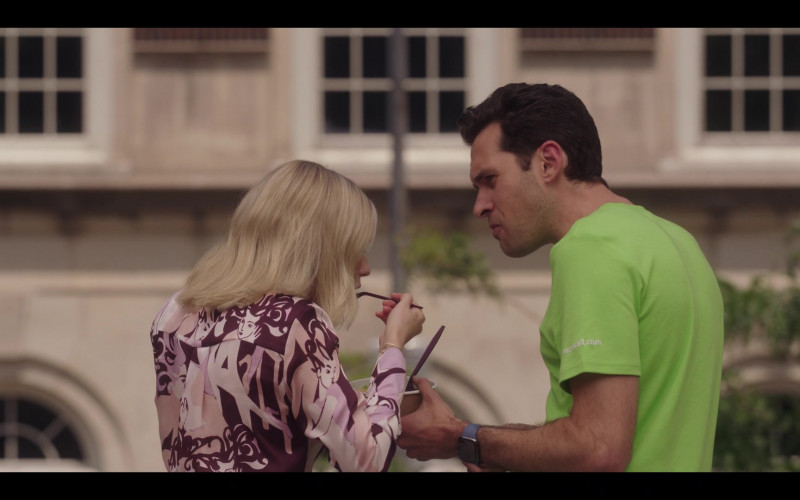 Microsoft.com T-Shirt in Gossip Girl S02E09 I Know What You Did Last Summit (2023)