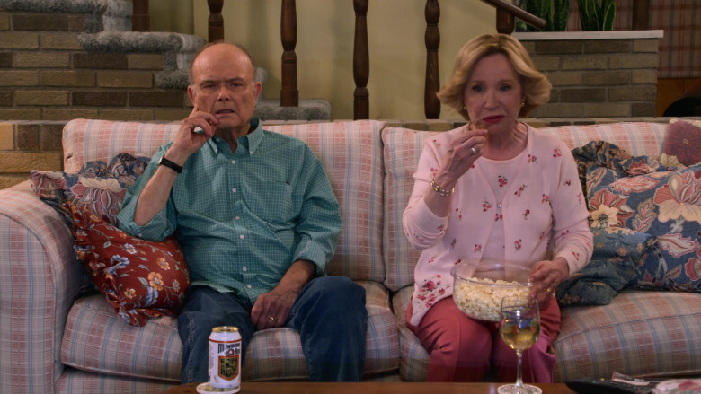 Milwaukees Best Beer Enjoyed by Kurtwood Smith as Red Forman in That '90s Show S01E04 Rave (2)