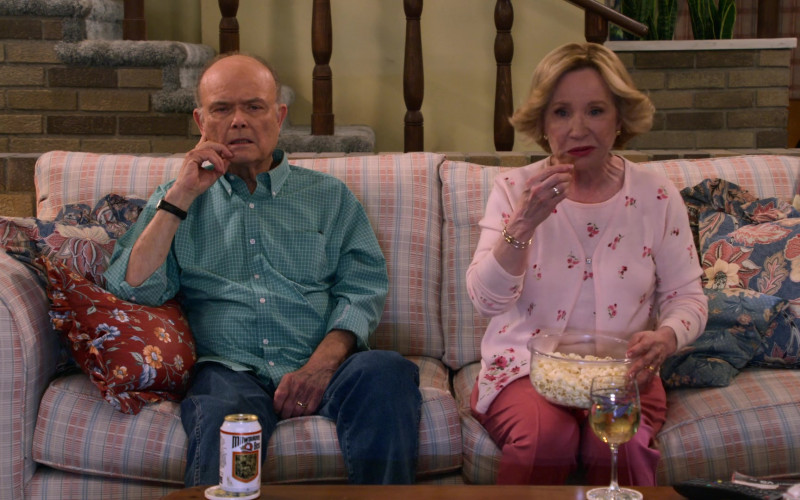 Milwaukees Best Beer Enjoyed by Kurtwood Smith as Red Forman in That '90s Show S01E04 Rave (2)