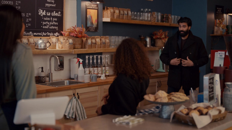 Monin Syrups in Ginny & Georgia S02E02 Why Does Everything Have to Be So Terrible, All the Time, Forever (2023)