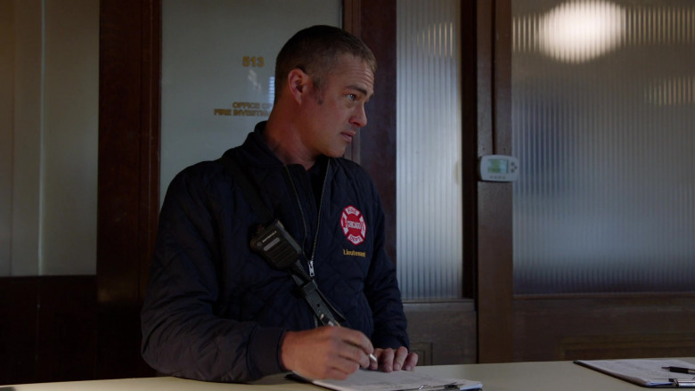 Motorola Radio in Chicago Fire S11E11 A Guy I Used to Know (2)