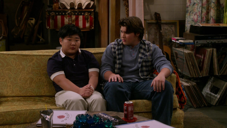 Nabisco Oreo Cookies and Coca-Cola Can in That '90s Show S01E07 Boyfriend Day One (2023)